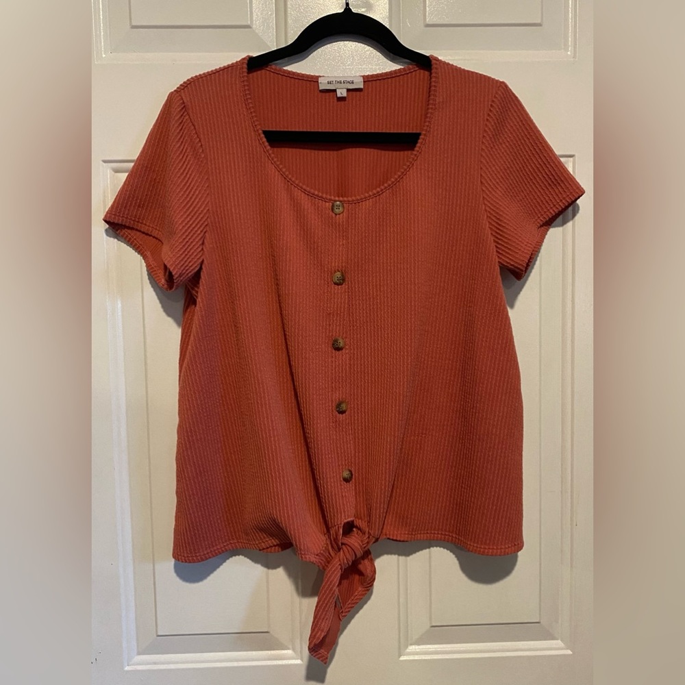 Set The Stage Tie Front Top Size Large Ribbed Buttons Short Sleeve Coral Pink